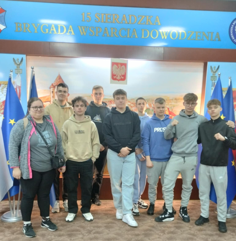 Read more about the article Wizyta w 15 Sieradzkiej Brygadzie Wsparcia Dowodzenia