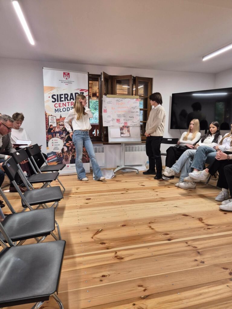 Read more about the article Sieradz – Centrum Młodzieży: debata młodzieżowa